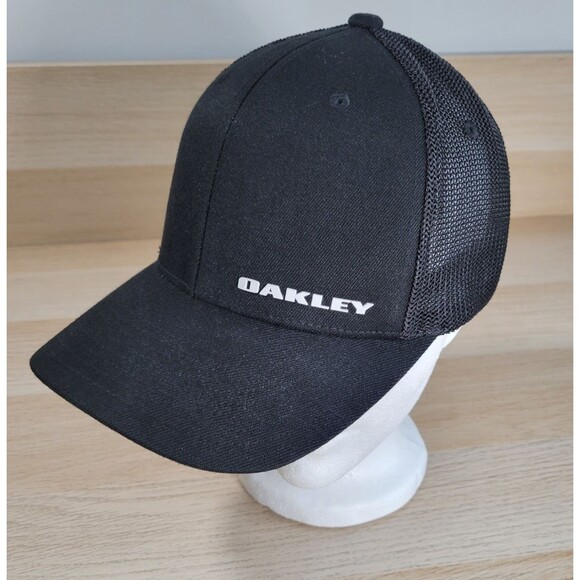 Oakley Hat Cap Mens Size S/M Flex Fit Stretch Mesh Back Black Logo Golf Outdoor - Picture 1 of 9